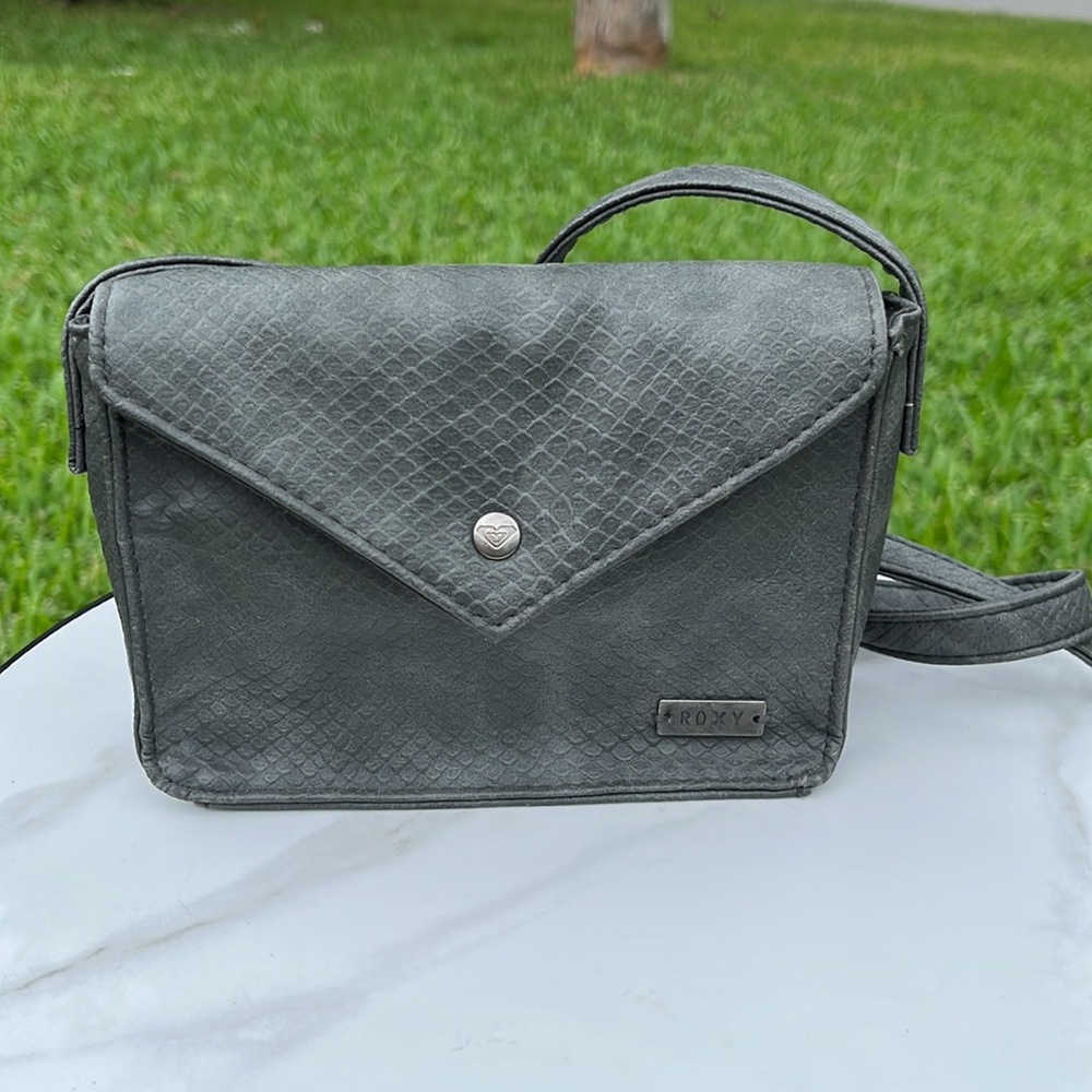 Roxy Textured Crossbody Bag